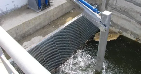 song chắn rác xử lý nước thải chăn nuôi giúp loại bỏ chất thải rắn thô